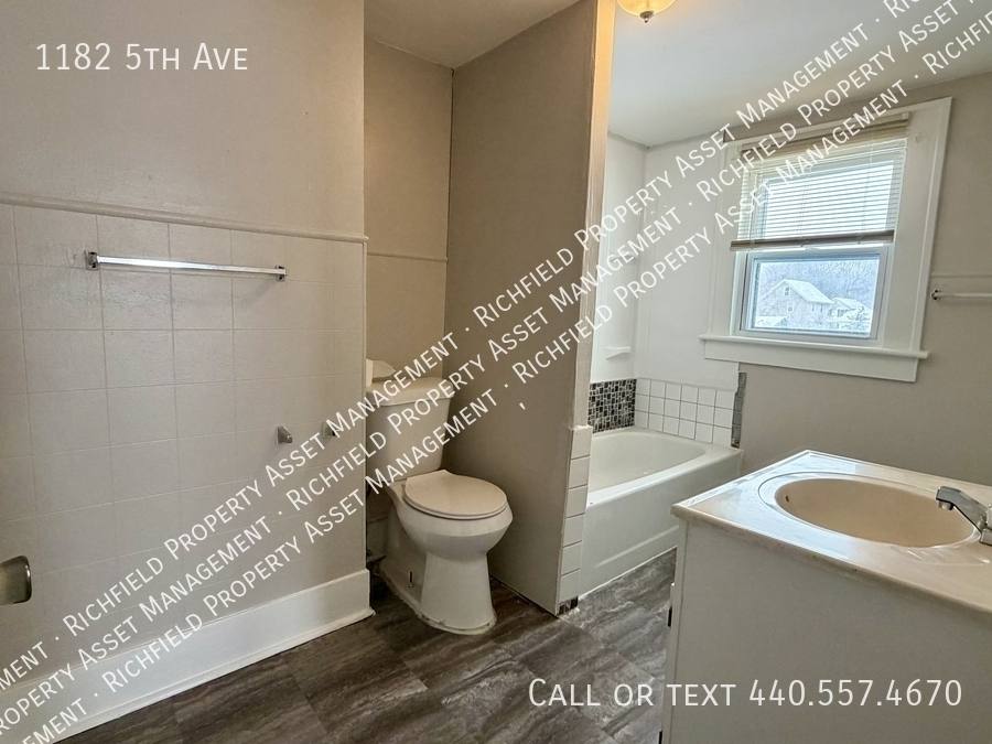 House for rent at 1182 5th Ave, Akron, OH 44306