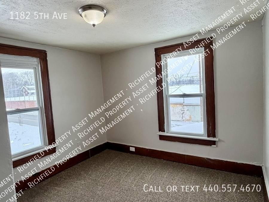 House for rent at 1182 5th Ave, Akron, OH 44306