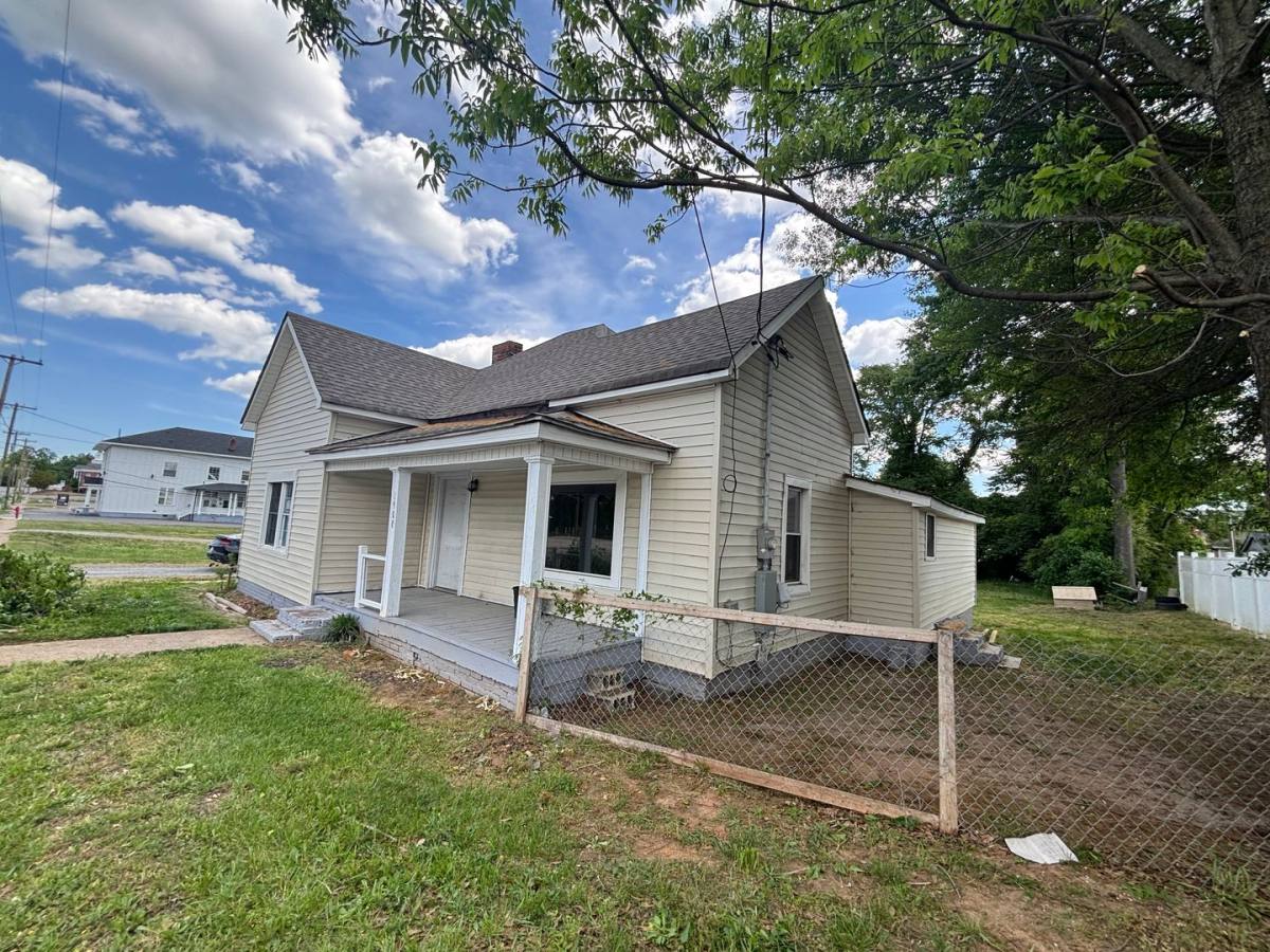 House for rent at 1900 E Ozark Ave, Gastonia, NC 28054