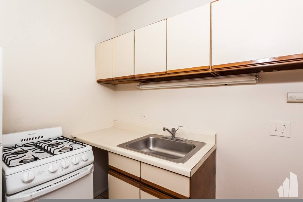 Apartment for rent at 823 W Cornelia Ave #318, Chicago, IL 60657