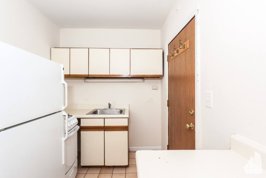 Apartment for rent at 823 W Cornelia Ave #318, Chicago, IL 60657
