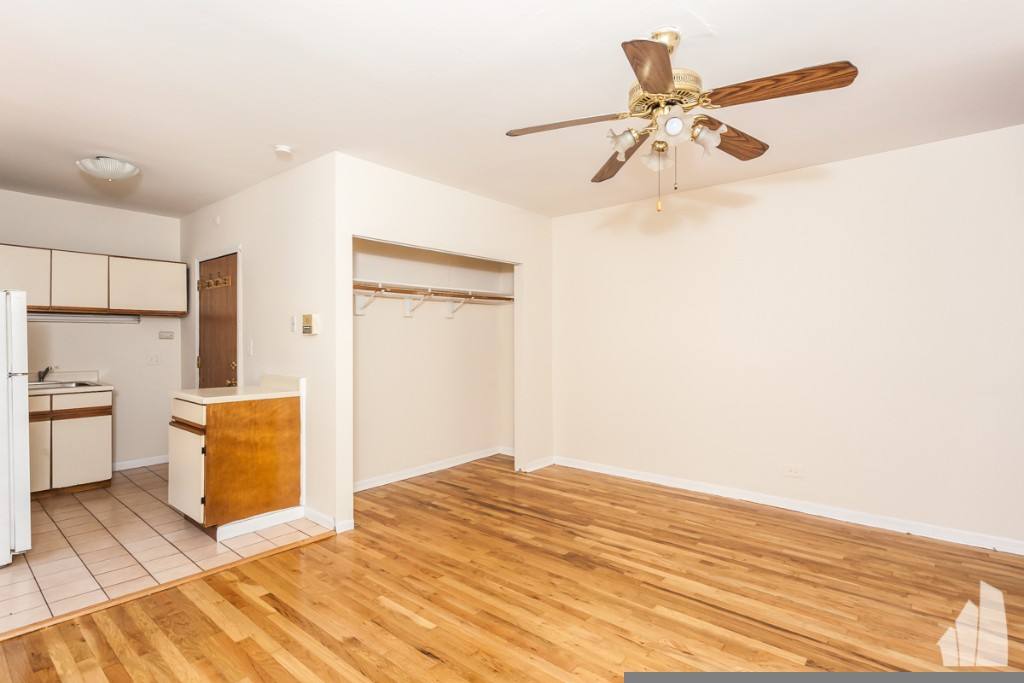 Apartment for rent at 823 W Cornelia Ave #318, Chicago, IL 60657