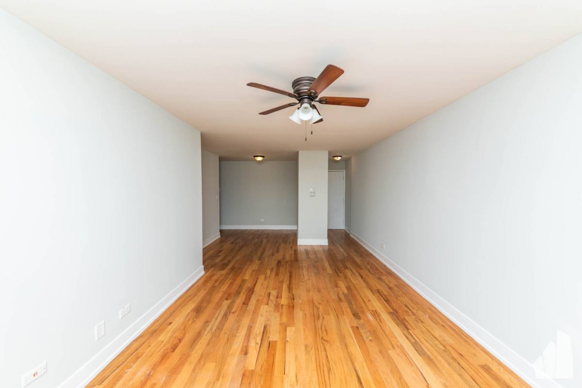 Apartment for rent at 445 W Barry Ave #502, Chicago, IL 60657