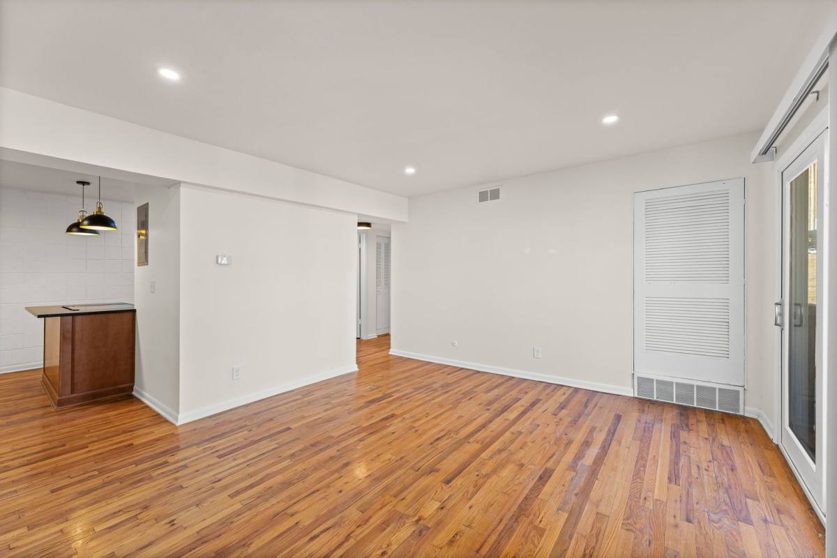 Apartment for rent at 4903-4913 Walnut, Kansas City, MO 64112