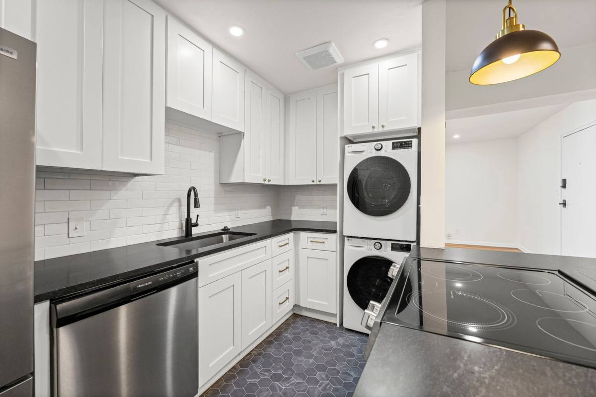 Apartment for rent at 4903-4913 Walnut, Kansas City, MO 64112