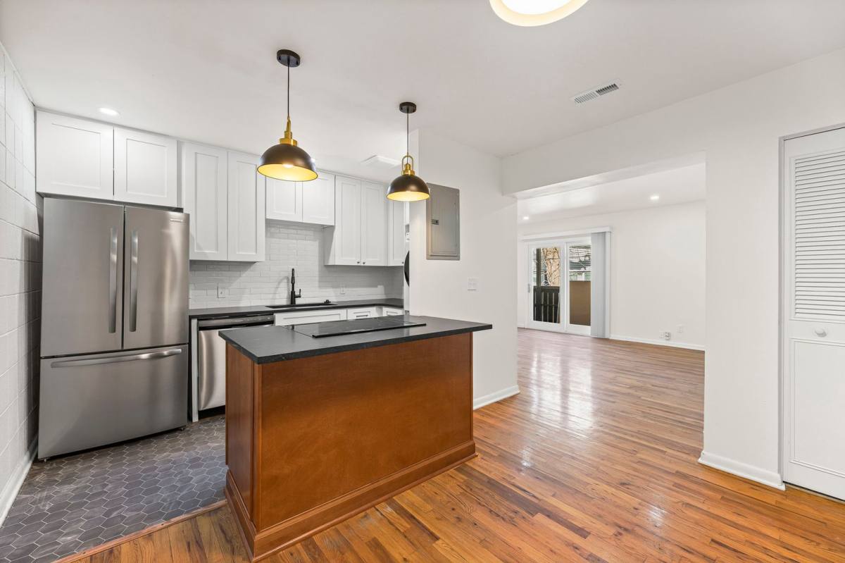 Apartment for rent at 4903-4913 Walnut, Kansas City, MO 64112