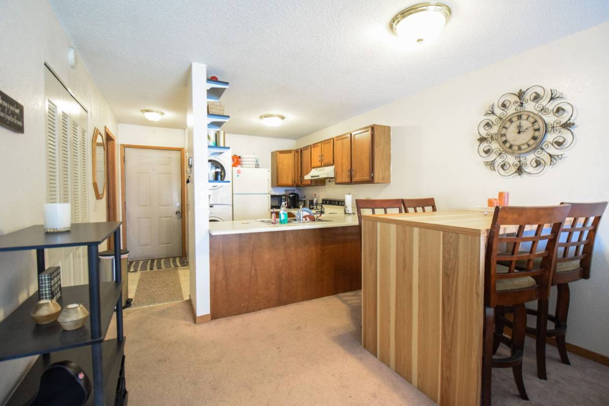 Apartment for rent at 100 Bunting Lane, Mankato, MN 56001