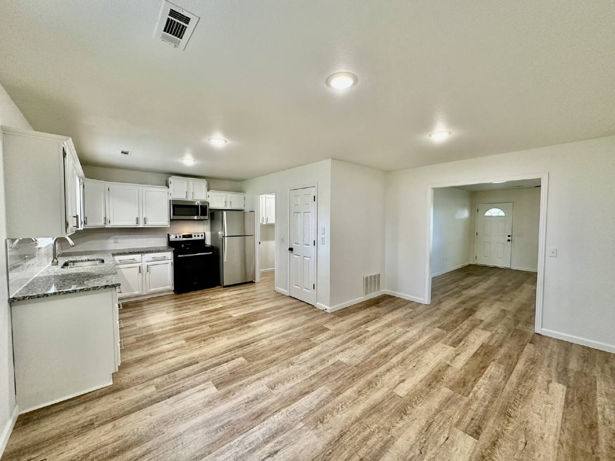Townhouse for rent at 802 E Kara Lane, Rogers, AR 72758