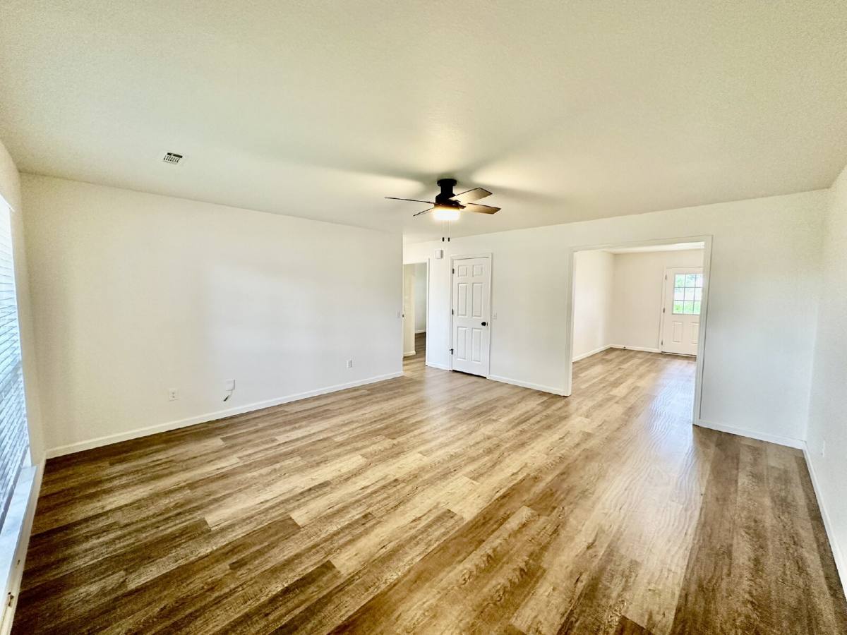 Townhouse for rent at 802 E Kara Lane, Rogers, AR 72758