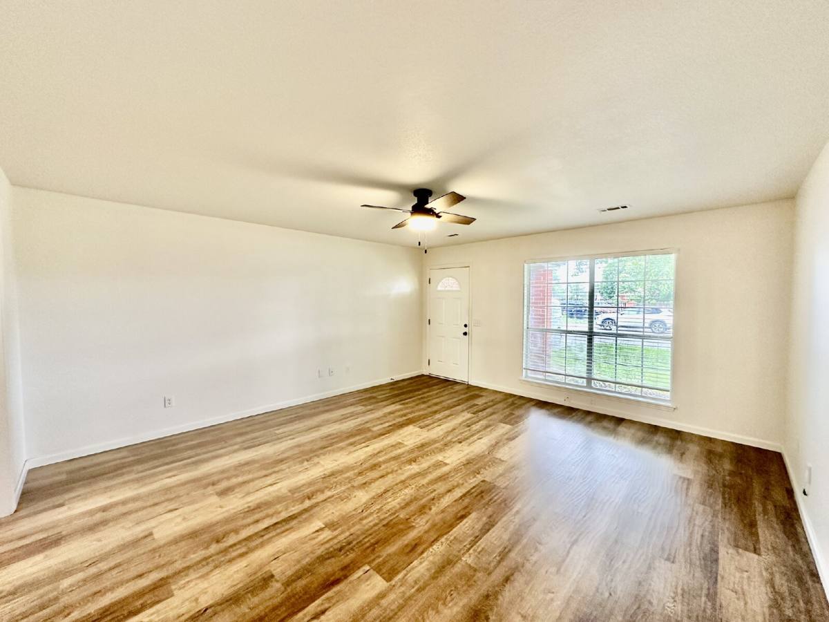 Townhouse for rent at 802 E Kara Lane, Rogers, AR 72758