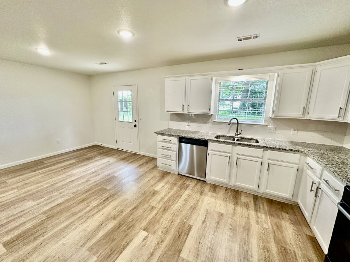 Townhouse for rent at 802 E Kara Lane, Rogers, AR 72758