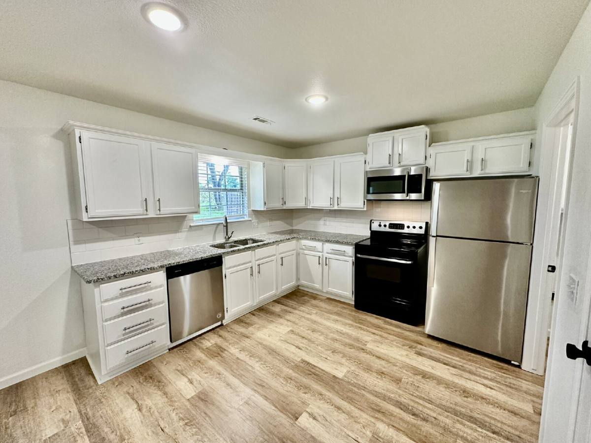 Townhouse for rent at 802 E Kara Lane, Rogers, AR 72758
