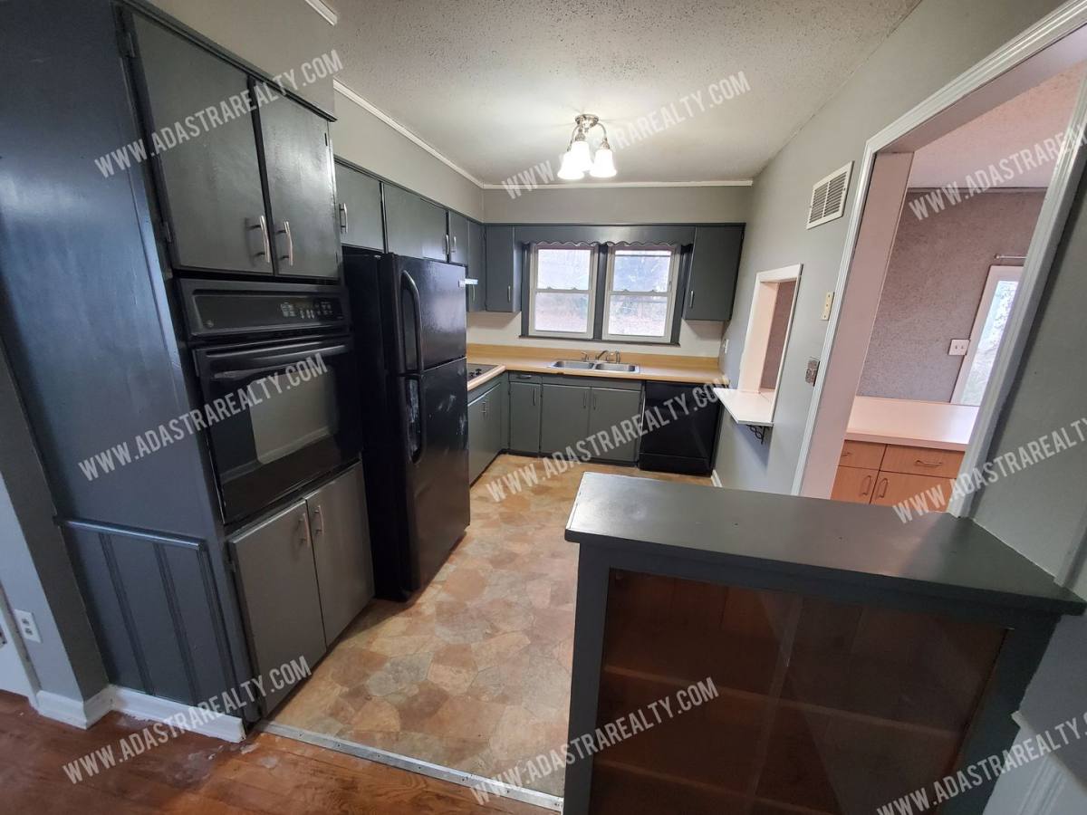 House for rent at 9909 Wheeling Ave, Kansas City, MO 64134