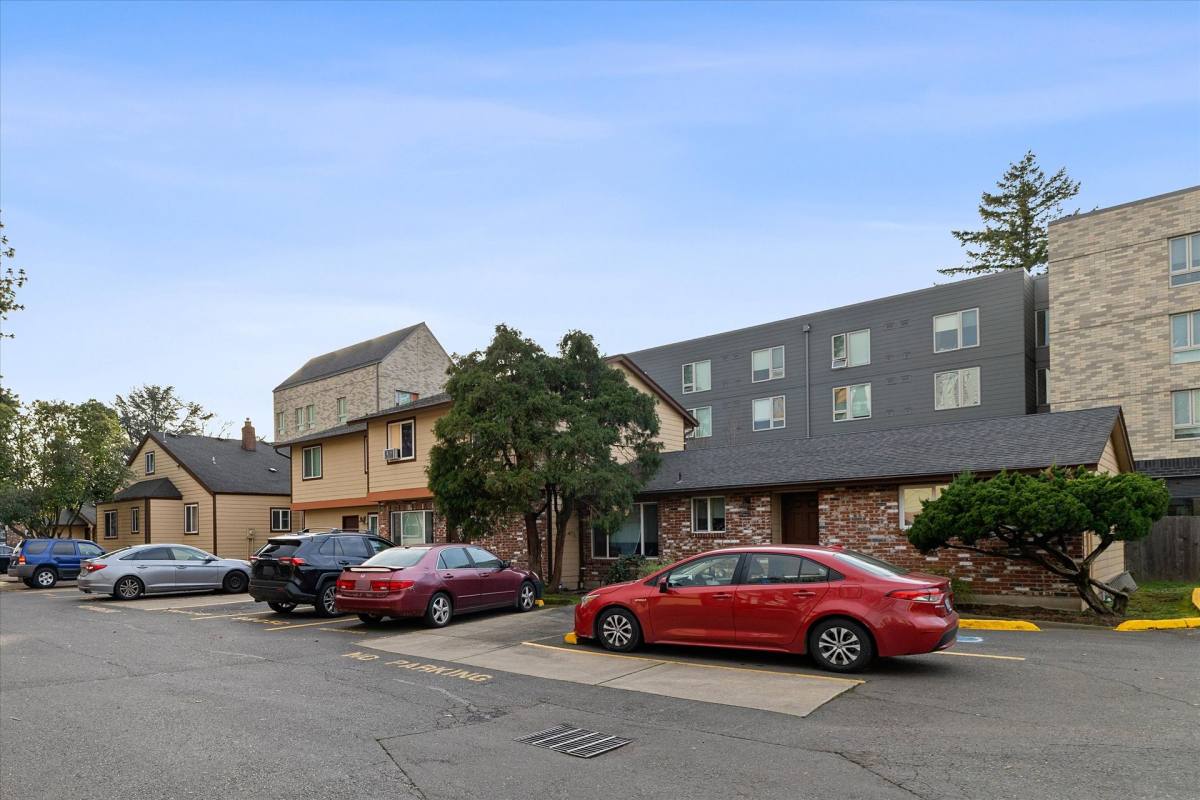 Townhouse for rent at 9801-9823 NE Glisan St, Portland, OR 97220