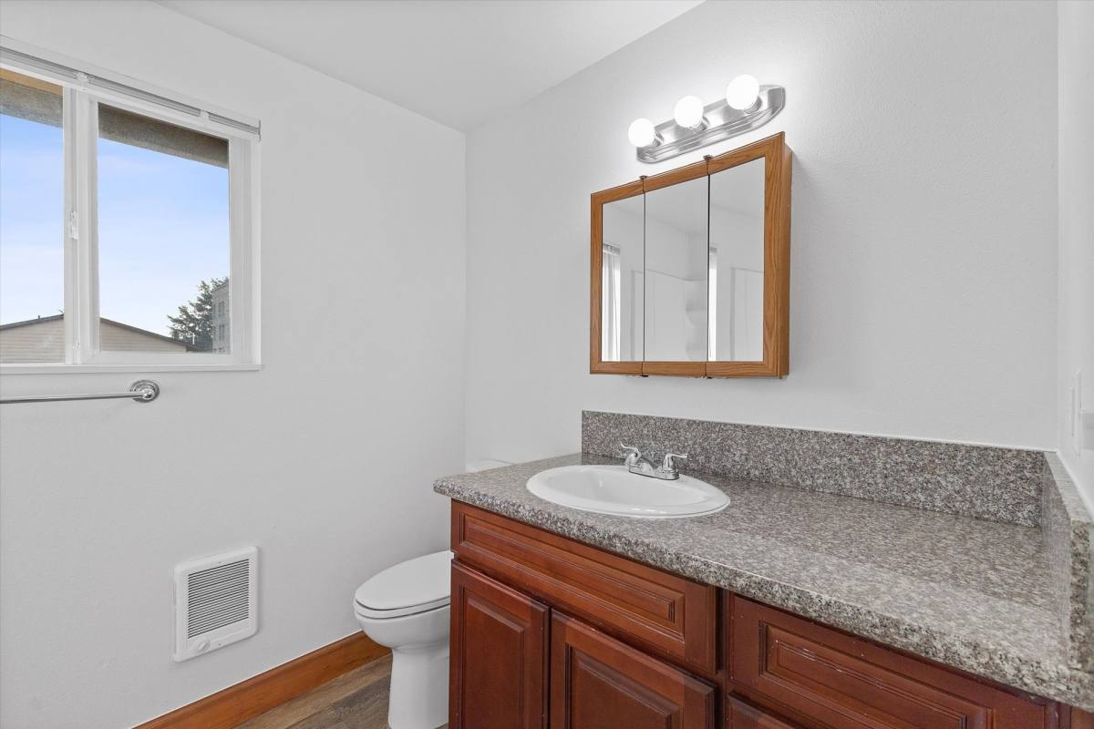 Townhouse for rent at 9801-9823 NE Glisan St, Portland, OR 97220