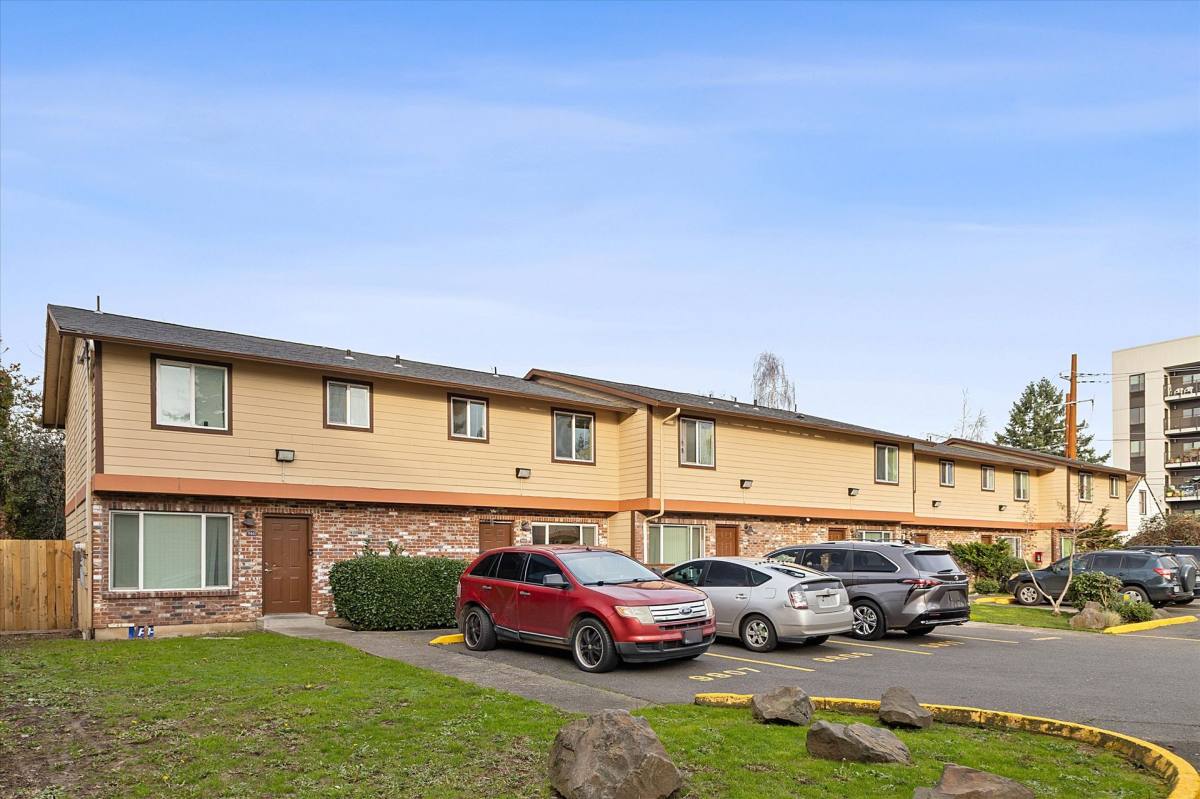 Townhouse for rent at 9801-9823 NE Glisan St, Portland, OR 97220