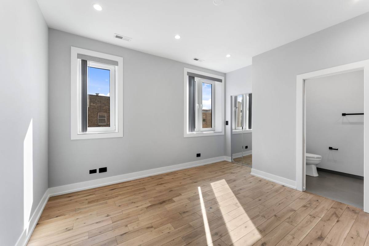 Apartment for rent at 7724-26 N Eastlake Terrace, Chicago, IL 60626