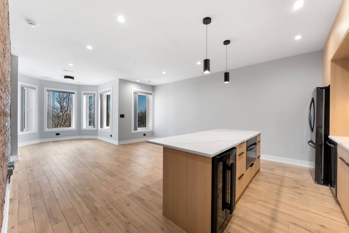 Apartment for rent at 7724-26 N Eastlake Terrace, Chicago, IL 60626