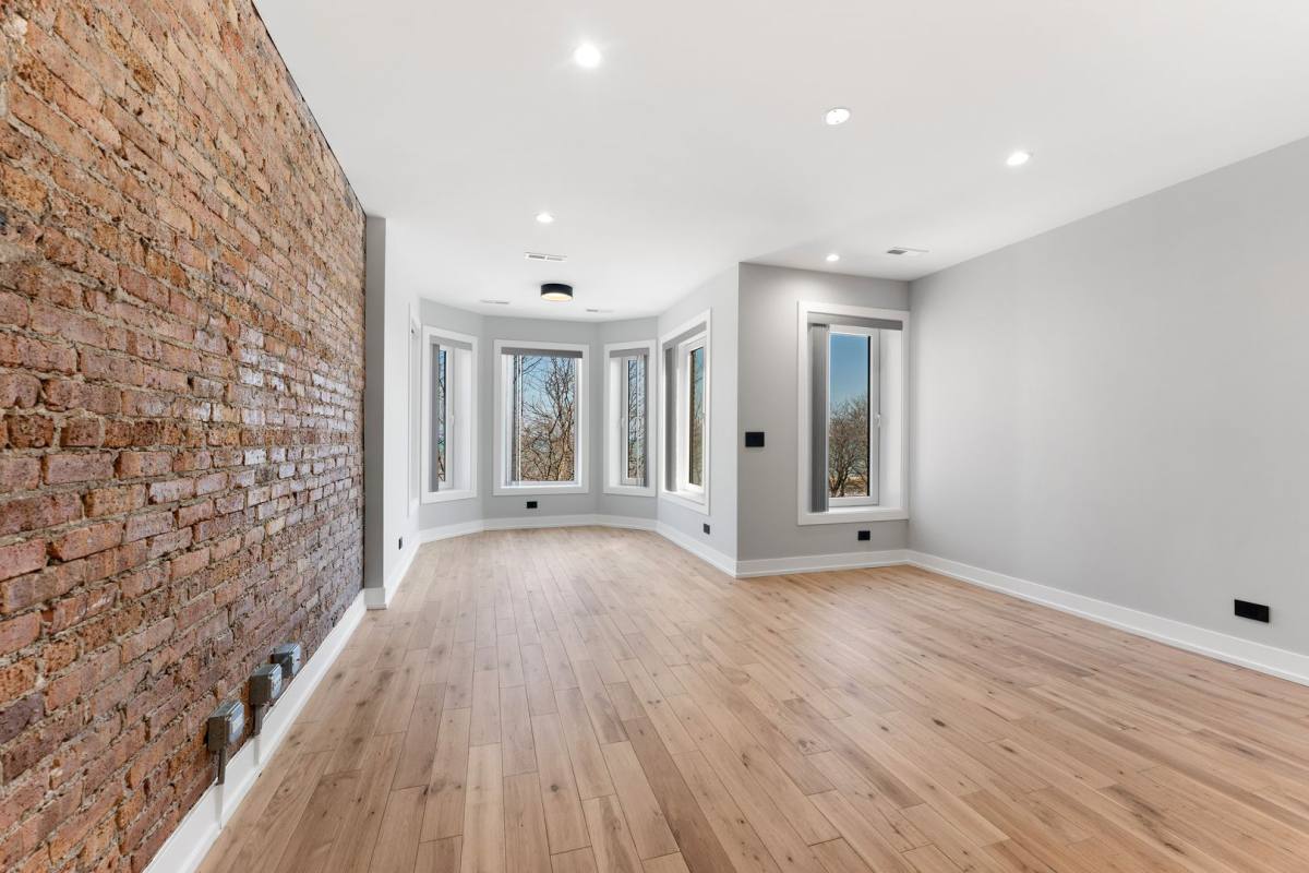 Apartment for rent at 7724-26 N Eastlake Terrace, Chicago, IL 60626