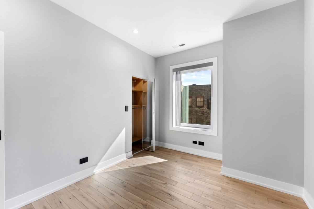 Apartment for rent at 7724-26 N Eastlake Terrace, Chicago, IL 60626