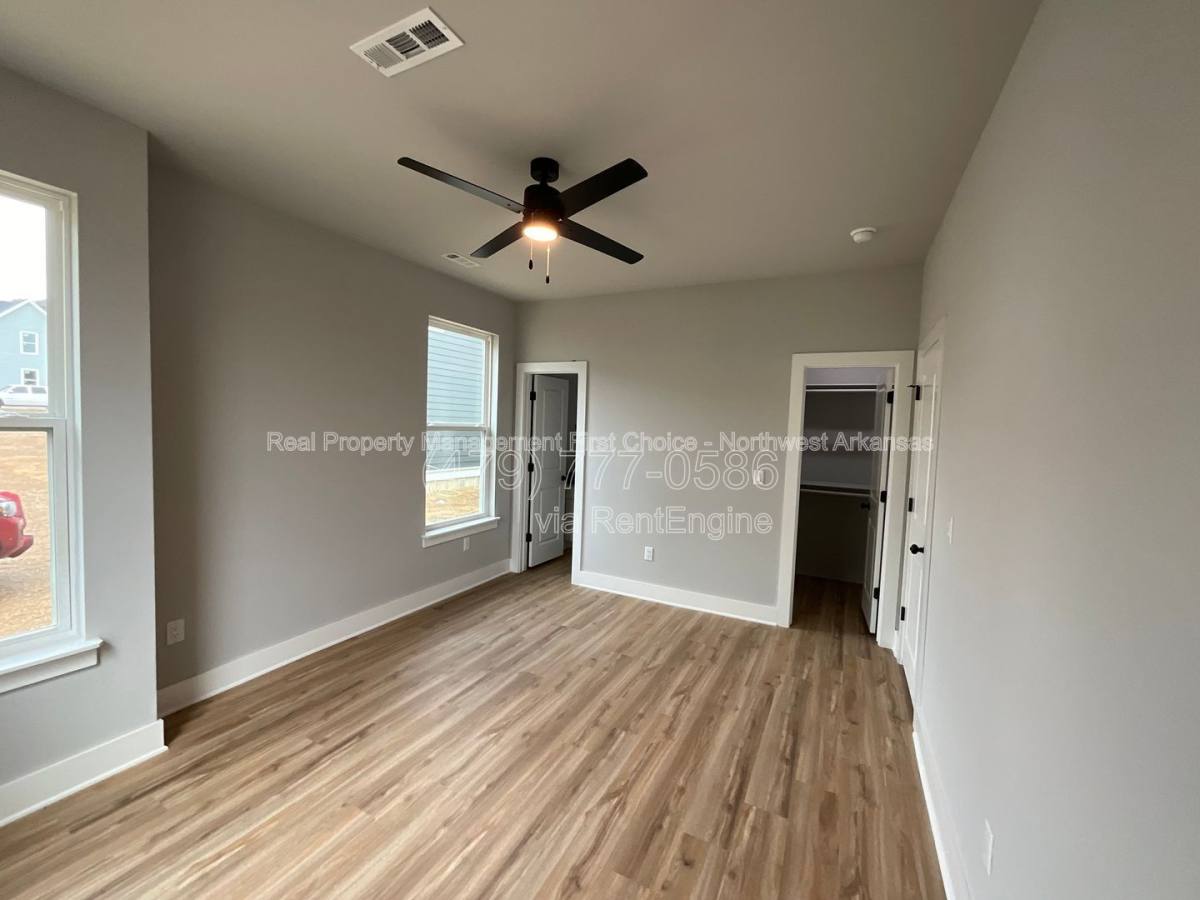 House for rent at 1042 S Laramie Heights, Fayetteville, AR 72704
