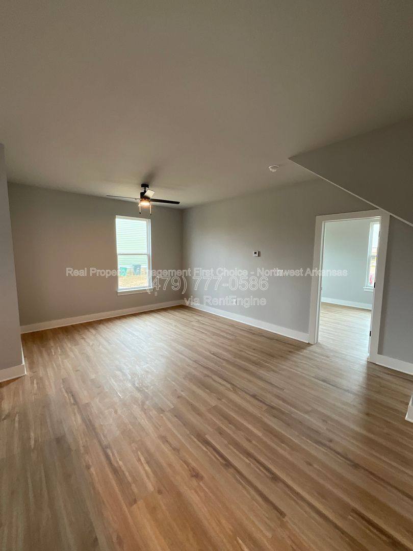 House for rent at 1042 S Laramie Heights, Fayetteville, AR 72704