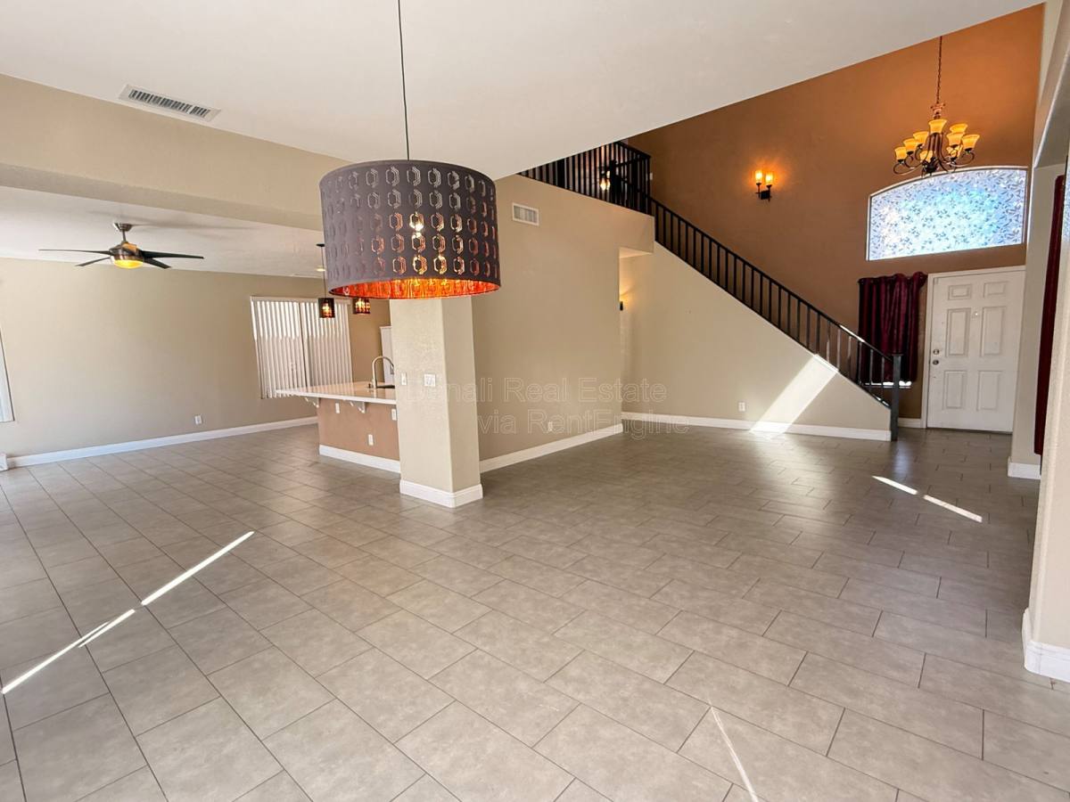 House for rent at 6425 W Desert Hollow Dr, Phoenix, AZ 85083