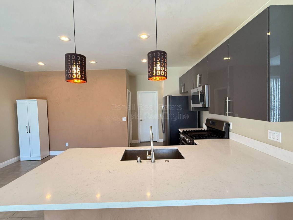 House for rent at 6425 W Desert Hollow Dr, Phoenix, AZ 85083