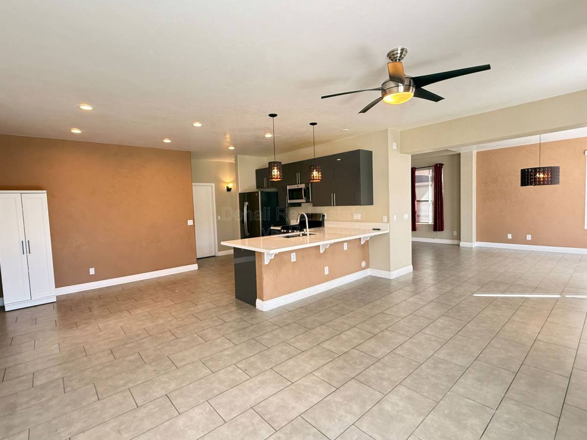 House for rent at 6425 W Desert Hollow Dr, Phoenix, AZ 85083