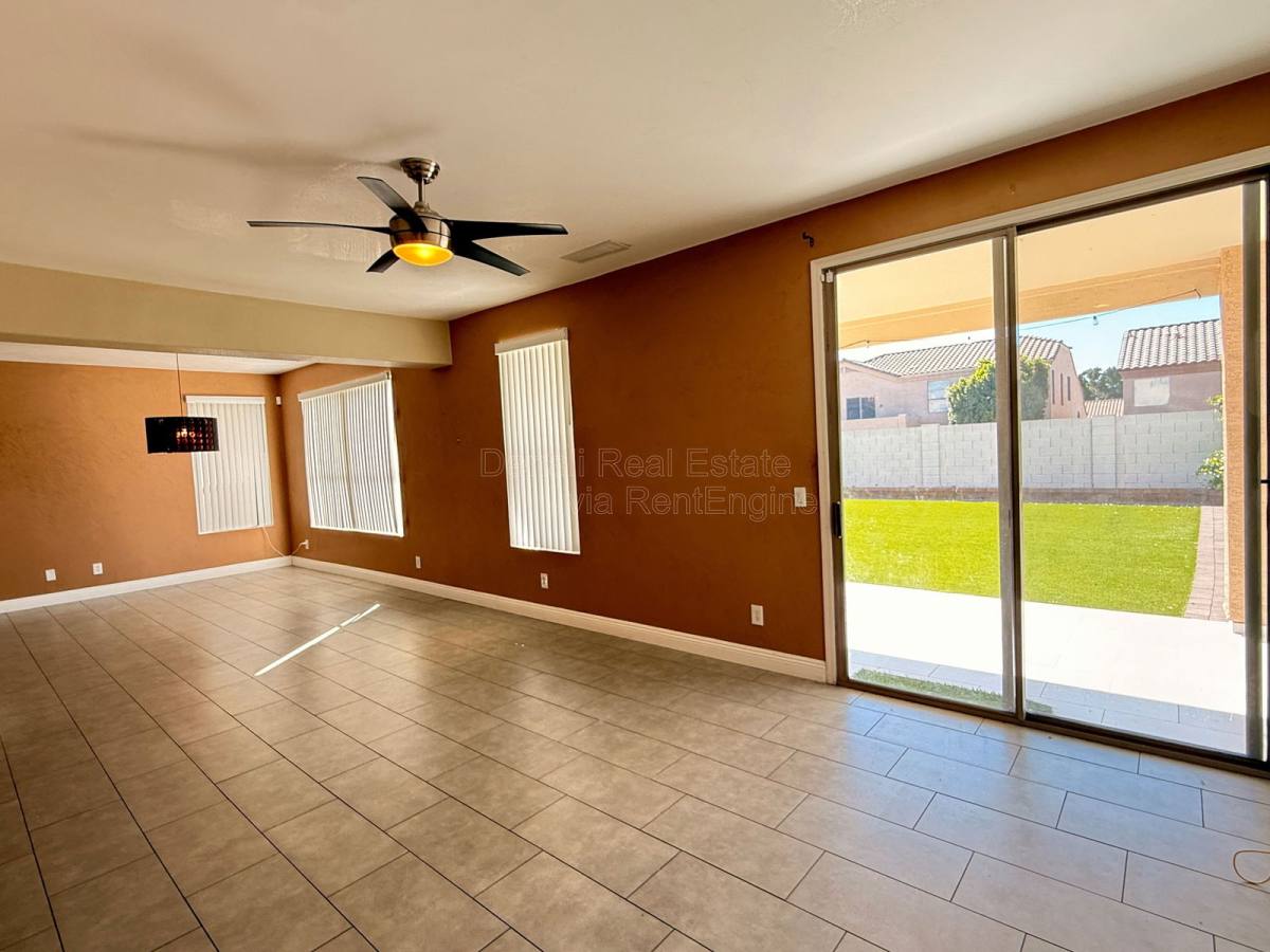 House for rent at 6425 W Desert Hollow Dr, Phoenix, AZ 85083