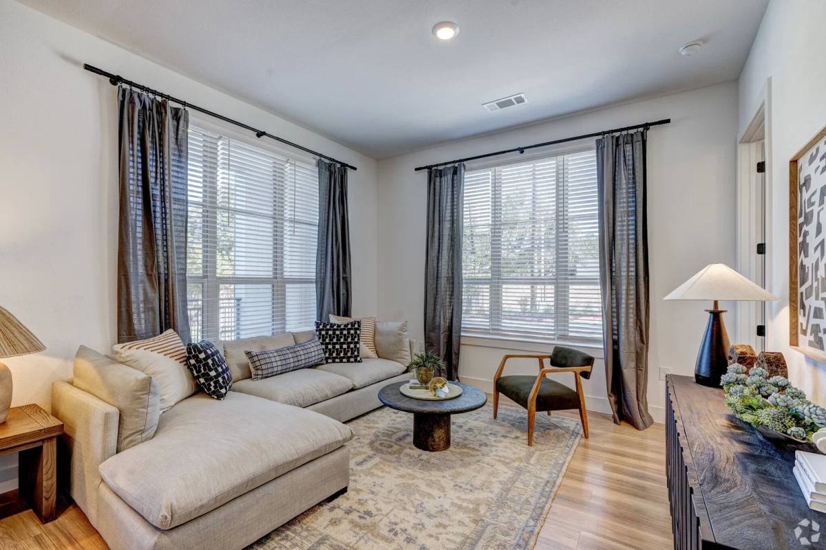 Apartment for rent at 15635 Memorial Dr, Houston, TX 77079