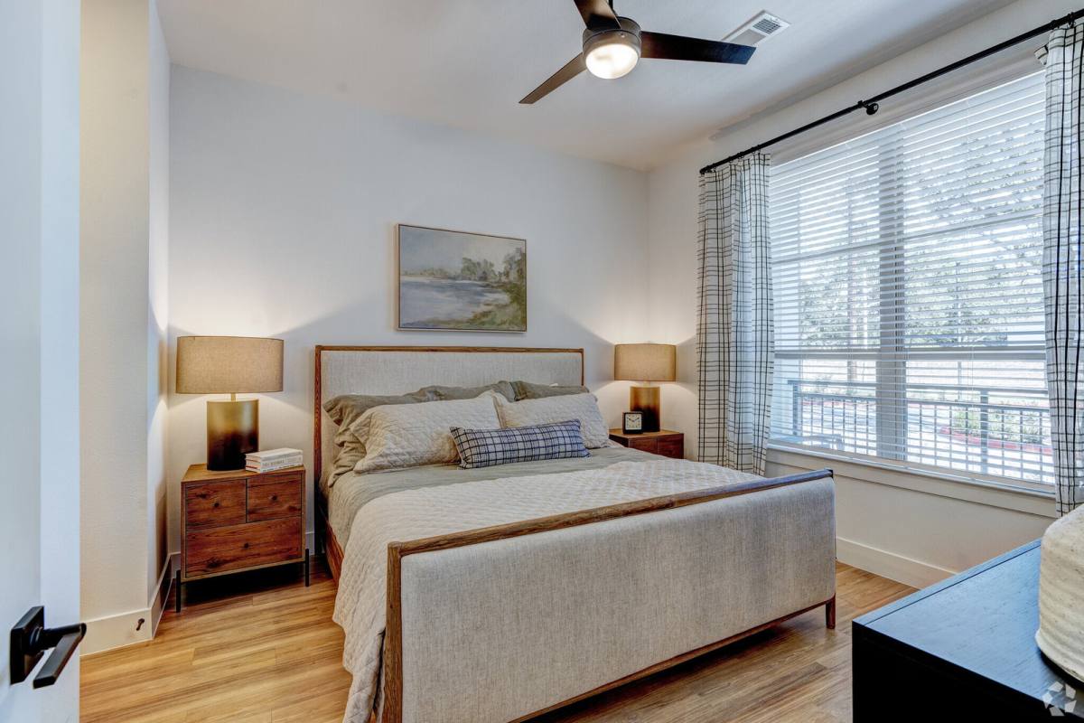 Apartment for rent at 15635 Memorial Dr, Houston, TX 77079