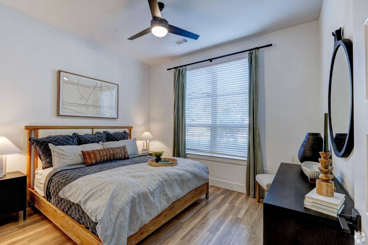 Apartment for rent at 15635 Memorial Dr, Houston, TX 77079