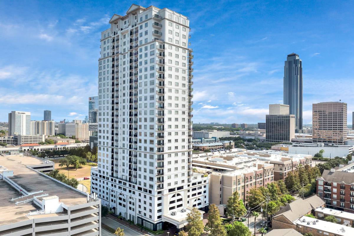 Apartment for rent at 2323 McCue Rd, Houston, TX 77056