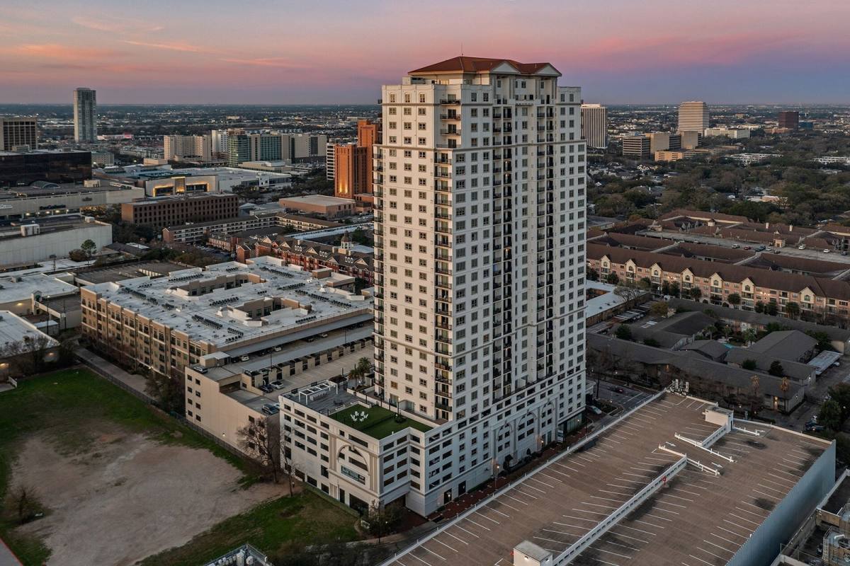 Apartment for rent at 2323 McCue Rd, Houston, TX 77056