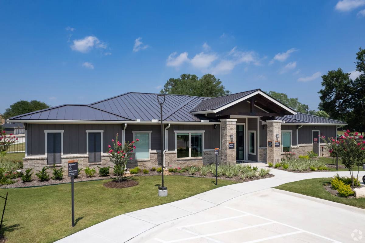 Apartment for rent at 12411 Huffmeister Rd, Cypress, TX 77429