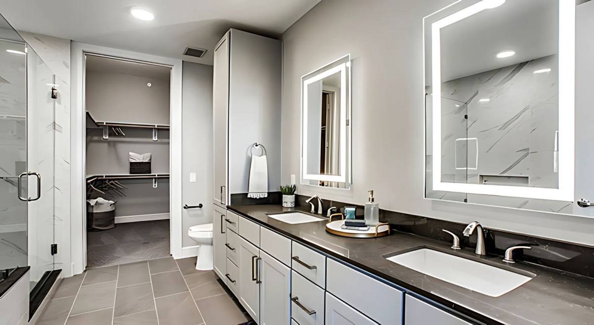 Apartment for rent at 9757 Katy Freeway, Houston, TX 77024