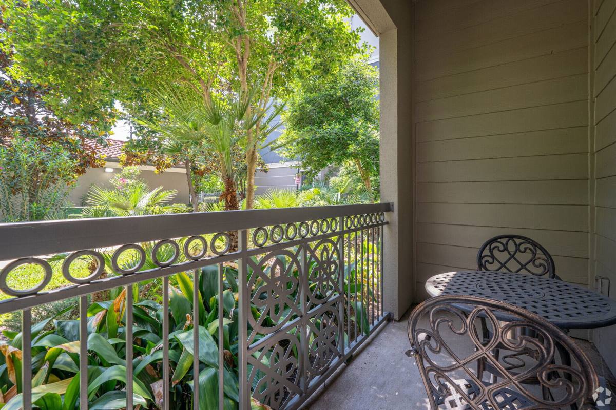 Apartment for rent at 11070 Katy Freeway, Houston, TX 77043