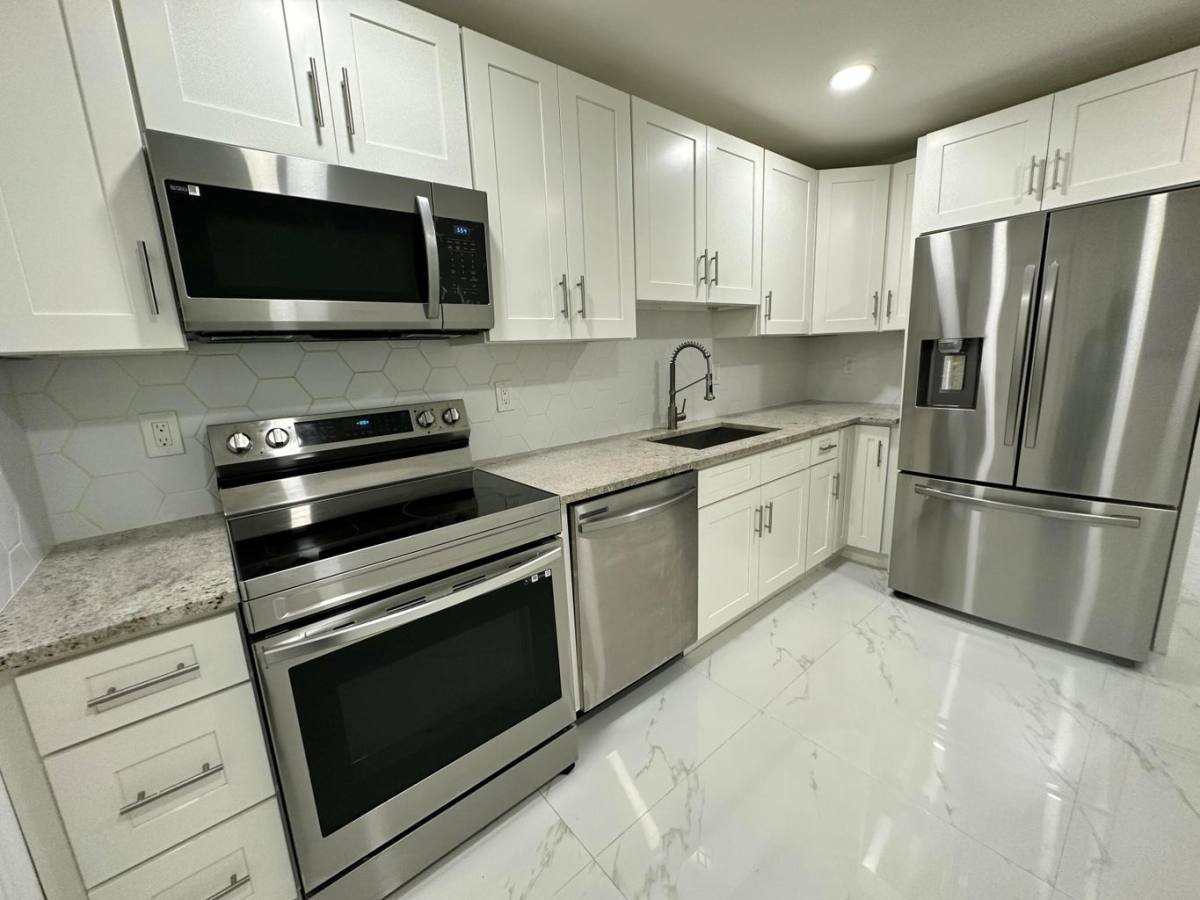 Apartment for rent at 8867 Sunset Dr, Palm Beach Gardens, FL 33410