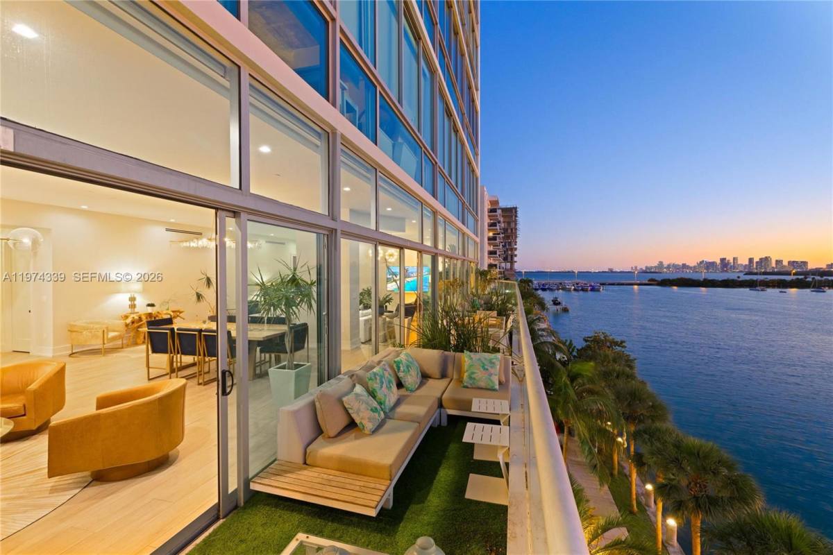 Apartment for rent at 7934 W Dr, Miami Beach, FL 33141