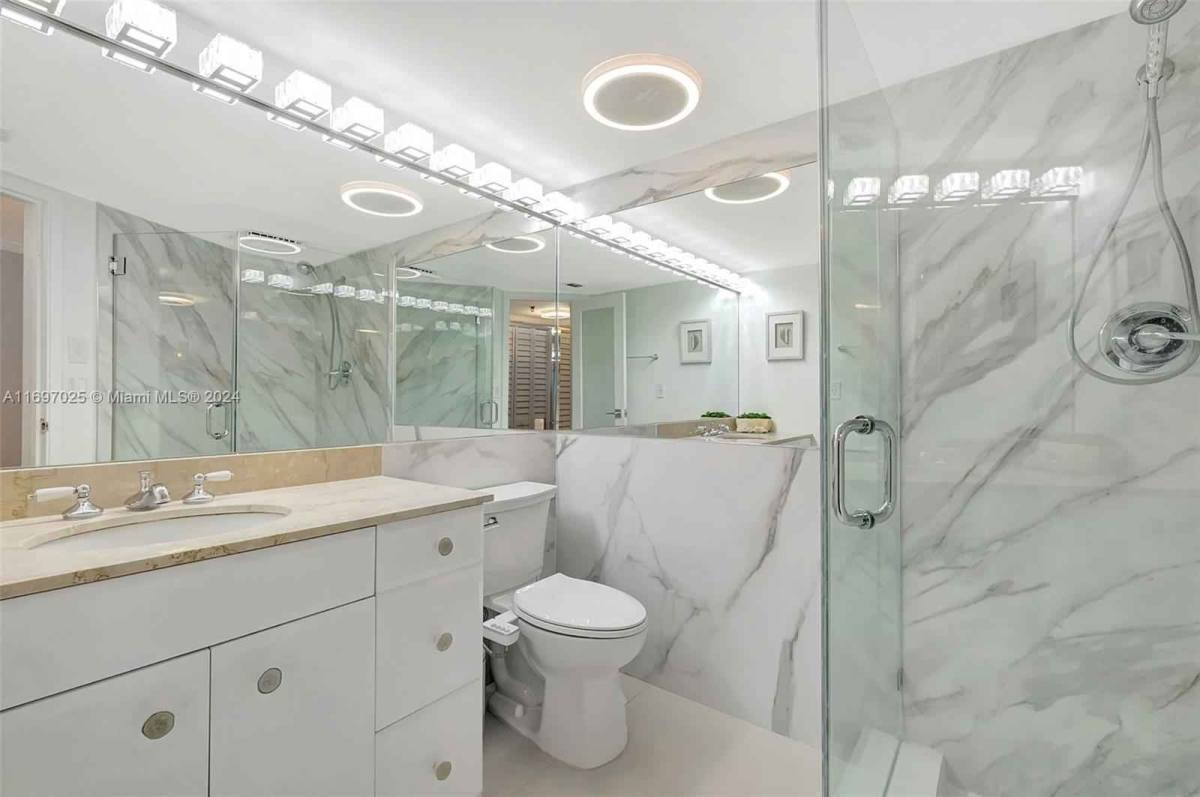 Apartment for rent at 2401 Collins Ave #1902, Miami Beach, FL 33140