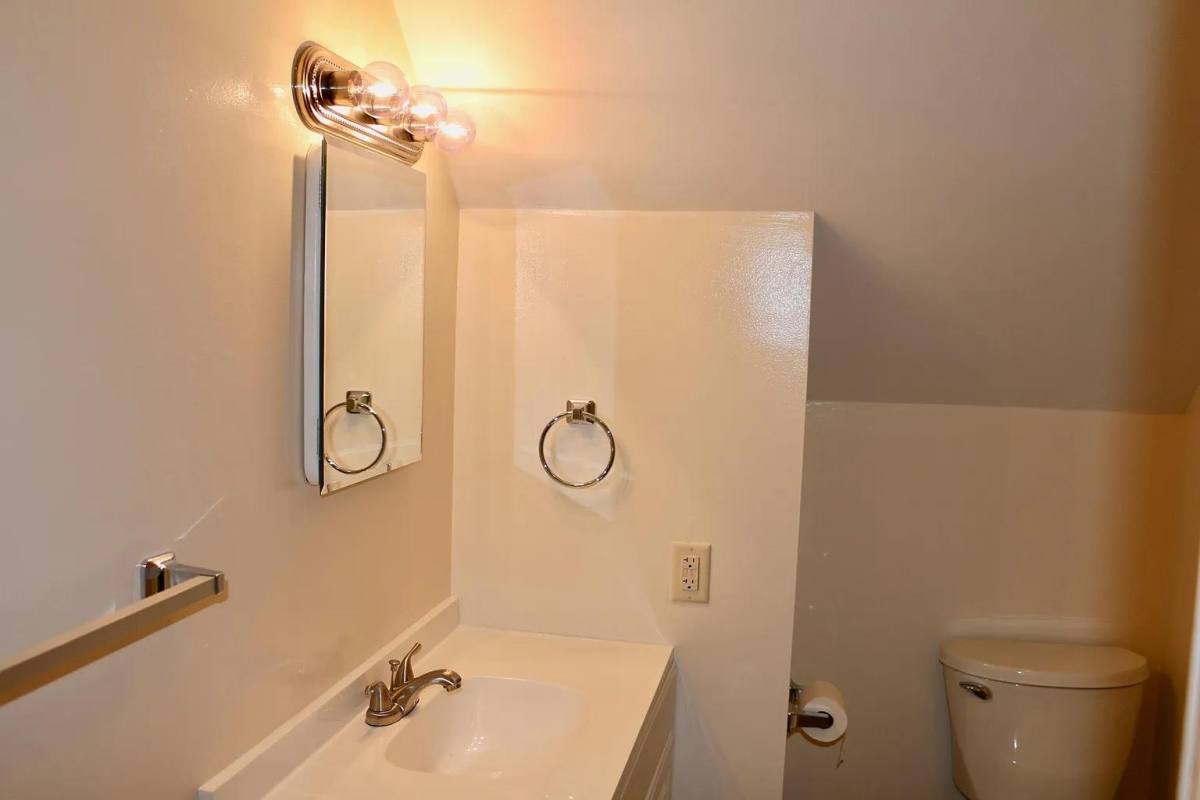 Apartment for rent at 200 Pearl St #4, Burlington, VT 05401