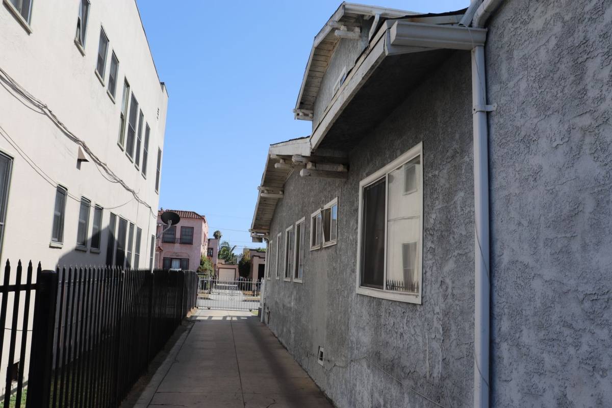 Apartment for rent at 155 W 41st Place, Los Angeles, CA 90037