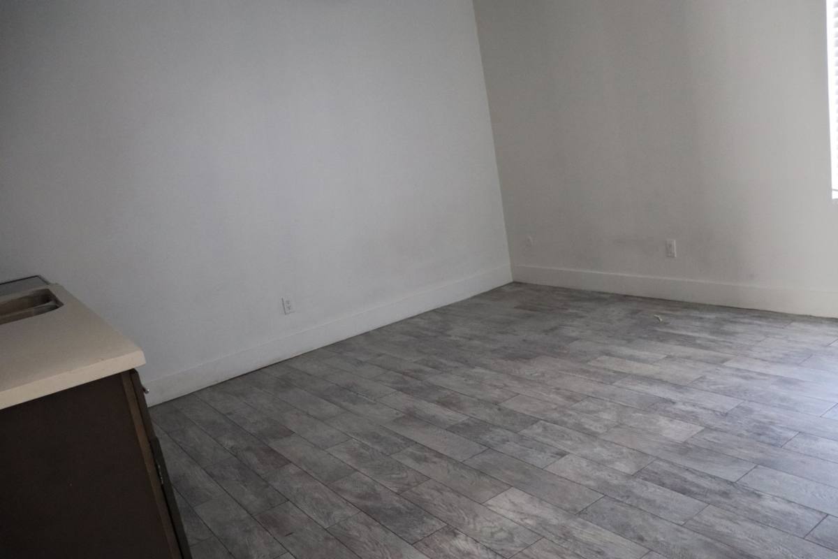 Apartment for rent at 155 W 41st Place, Los Angeles, CA 90037
