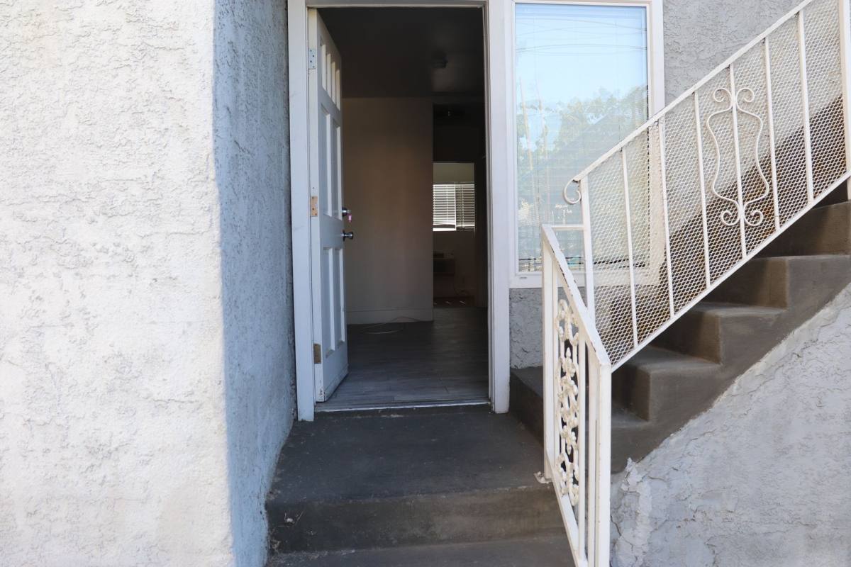 Apartment for rent at 155 W 41st Place, Los Angeles, CA 90037