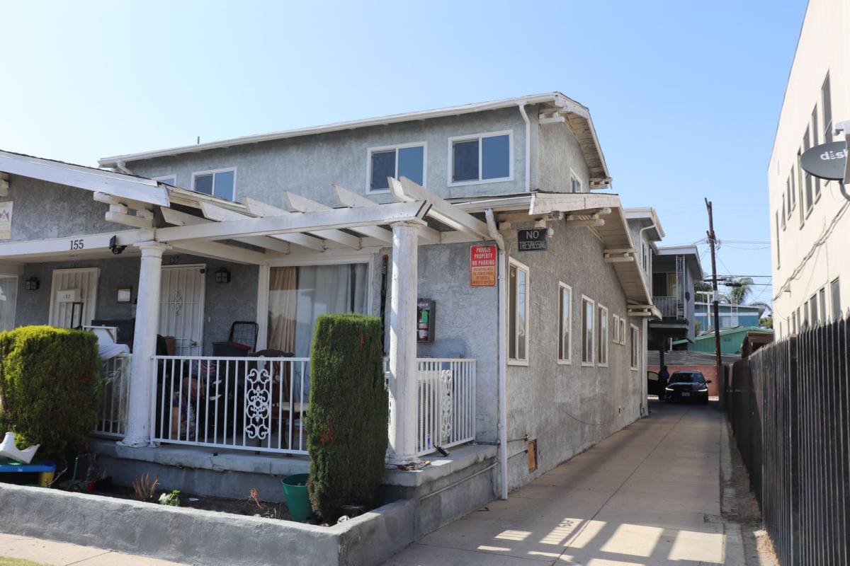 Apartment for rent at 155 W 41st Place, Los Angeles, CA 90037