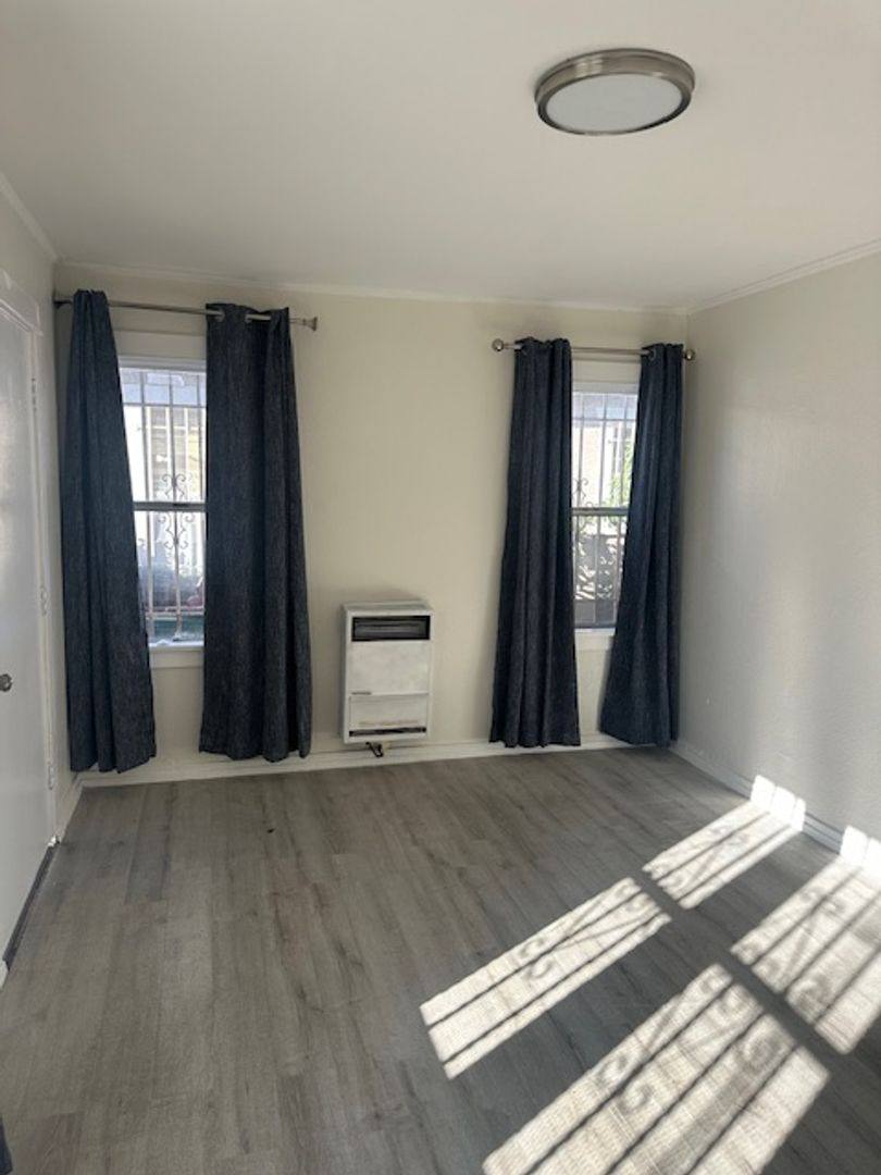 Apartment for rent at 8330 S Figueroa St, Los Angeles, CA 90003