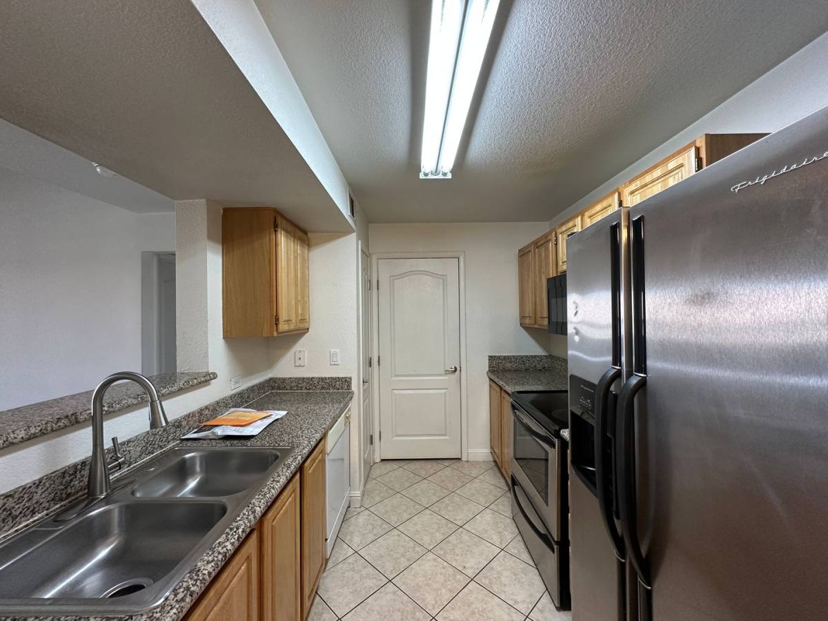 Apartment for rent at 5055 W Hacienda Ave, Las Vegas, NV 89118