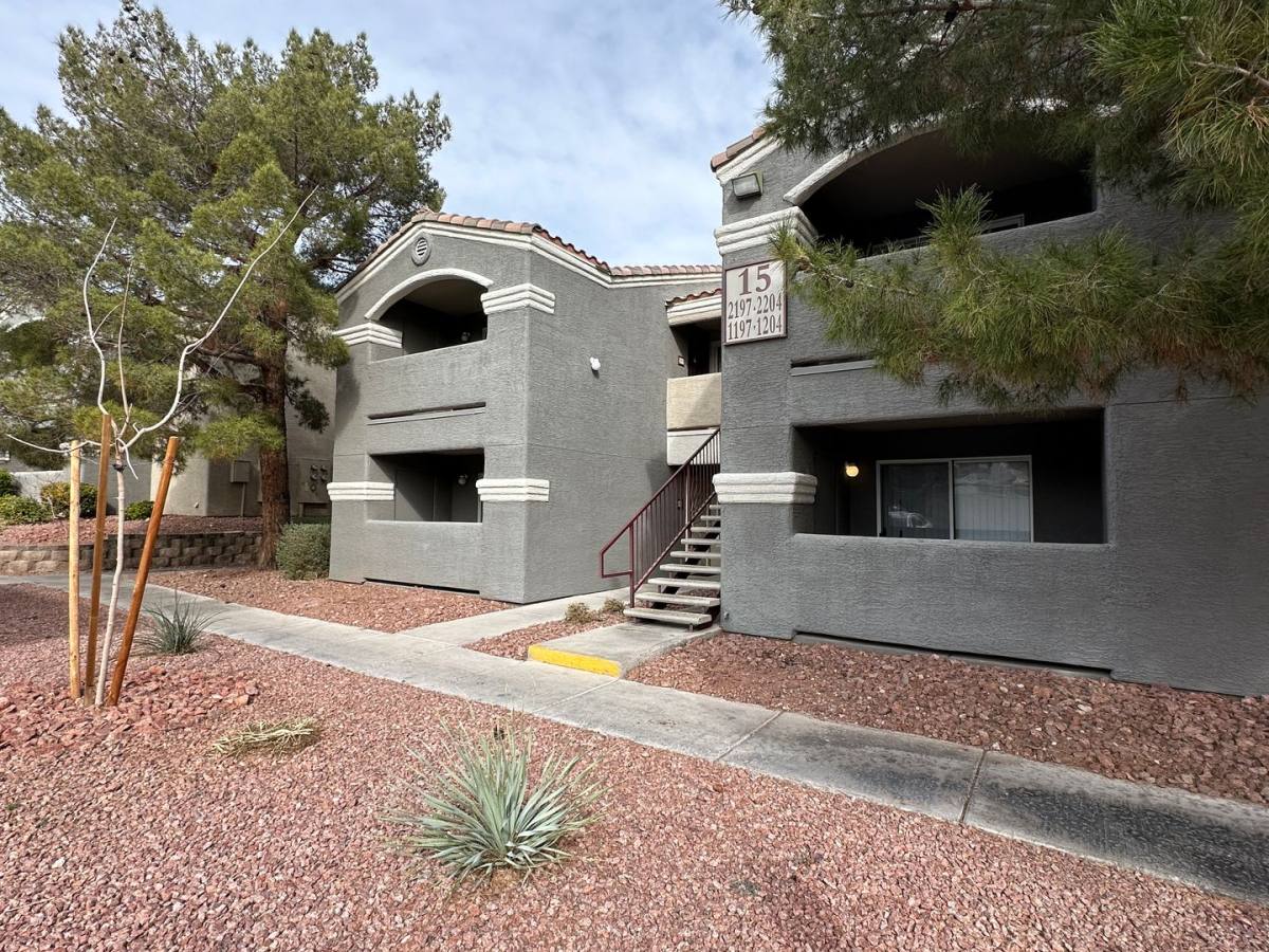 Apartment for rent at 5055 W Hacienda Ave, Las Vegas, NV 89118