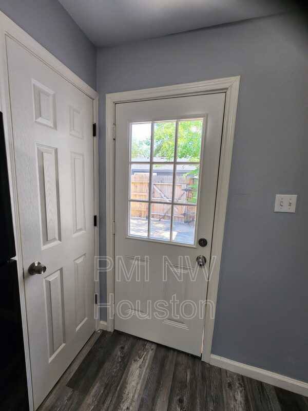 Townhouse for rent at 2677 Gessner Rd #202, Houston, TX 77080